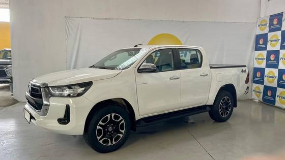 TOYOTA HILUX 2.8 D-4D TURBO DIESEL CD SRV 4X4 AUTOMÁTICO